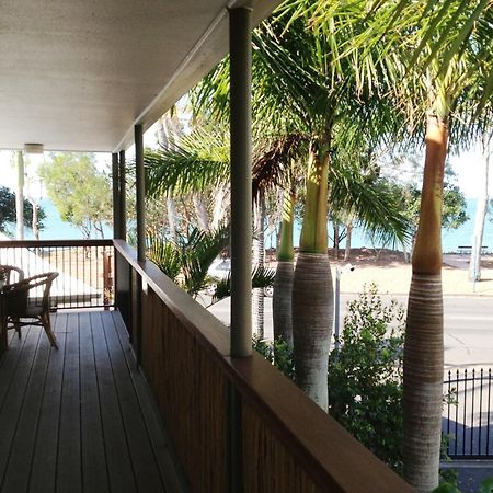 Coconut Palms On The Bay Aparthotel Hervey Bay Buitenkant foto