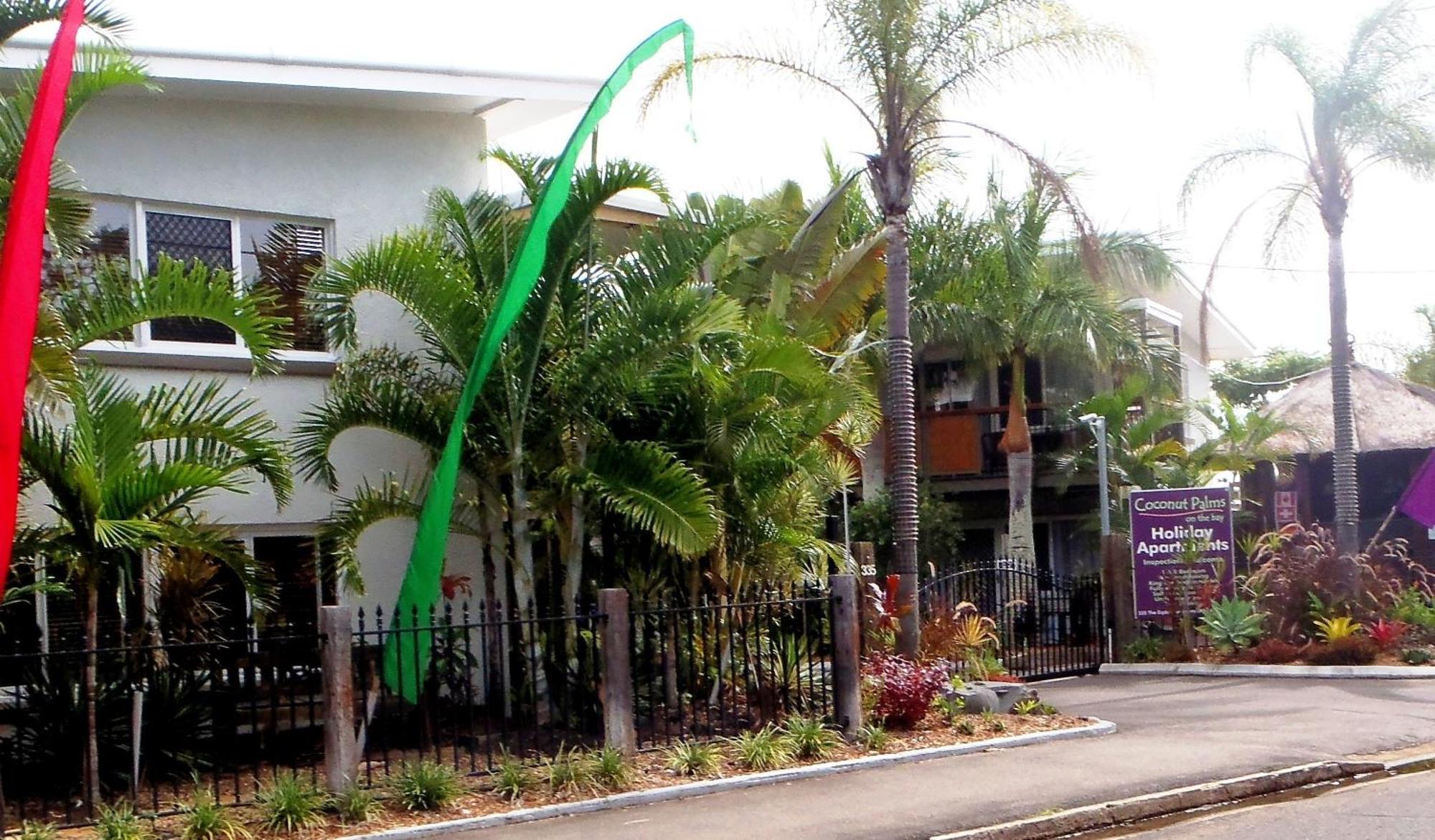 Coconut Palms On The Bay Aparthotel Hervey Bay Buitenkant foto