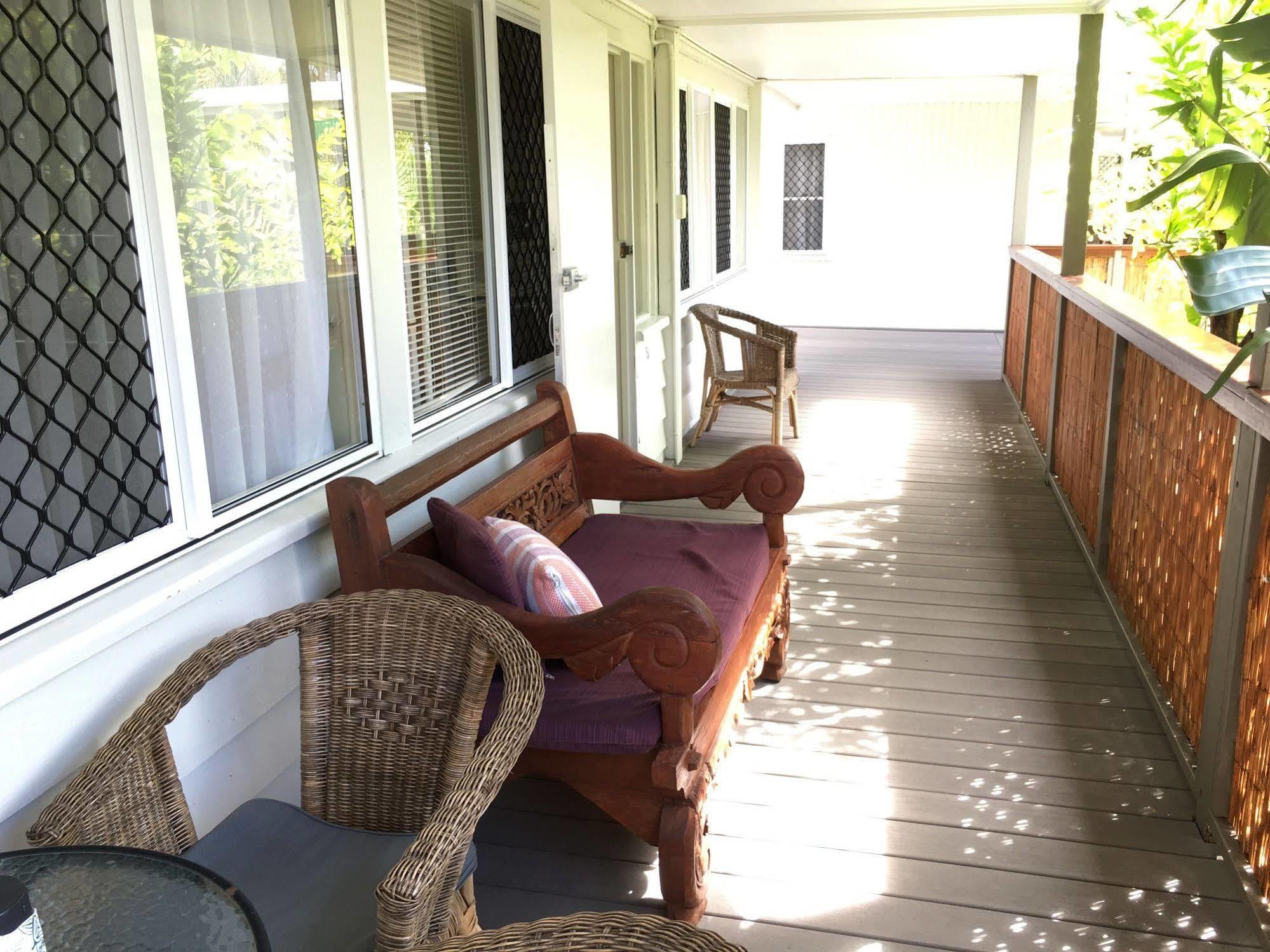 Coconut Palms On The Bay Aparthotel Hervey Bay Buitenkant foto